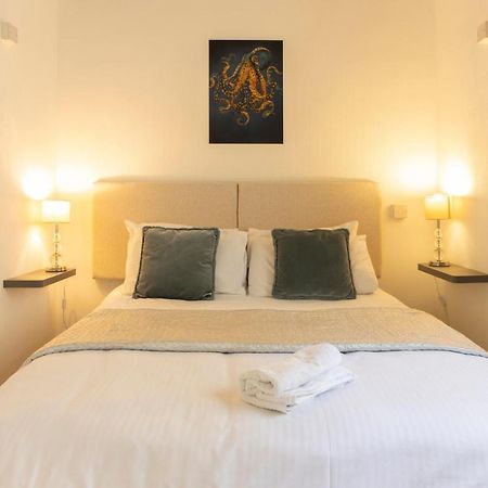 **Sunny And Bright, Thatchers Rock One Bed Beach Front Apartment*** 托基 外观 照片