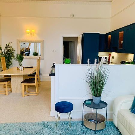 **Sunny And Bright, Thatchers Rock One Bed Beach Front Apartment*** 托基 外观 照片