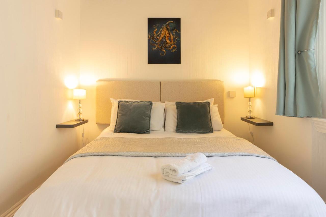 **Sunny And Bright, Thatchers Rock One Bed Beach Front Apartment*** 托基 外观 照片