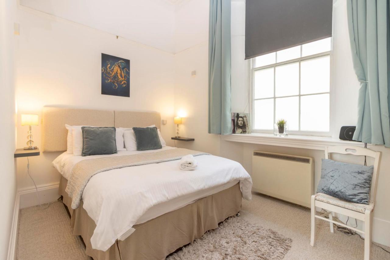 **Sunny And Bright, Thatchers Rock One Bed Beach Front Apartment*** 托基 外观 照片
