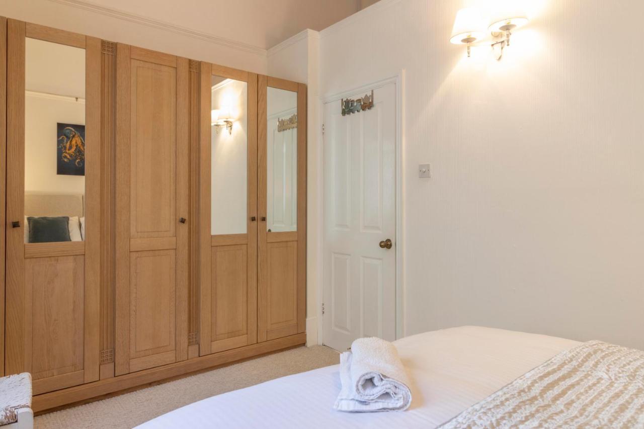 **Sunny And Bright, Thatchers Rock One Bed Beach Front Apartment*** 托基 外观 照片