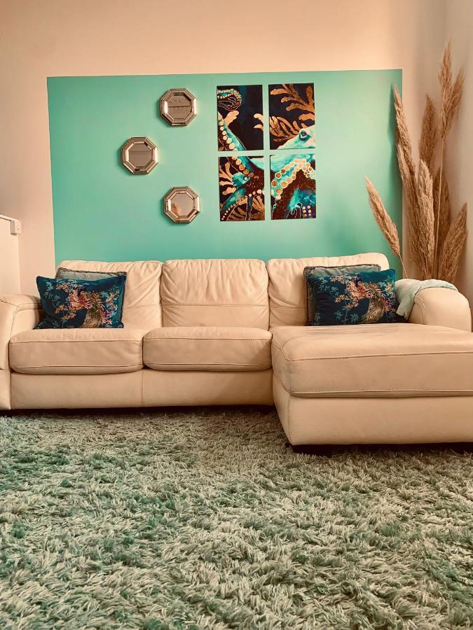 **Sunny And Bright, Thatchers Rock One Bed Beach Front Apartment*** 托基 外观 照片