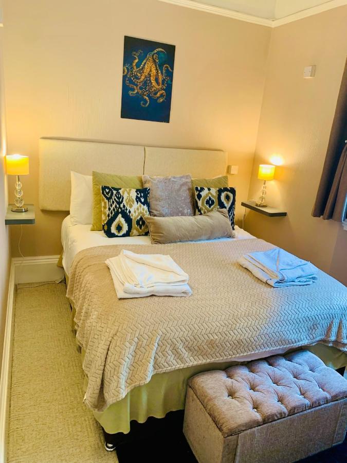 **Sunny And Bright, Thatchers Rock One Bed Beach Front Apartment*** 托基 外观 照片