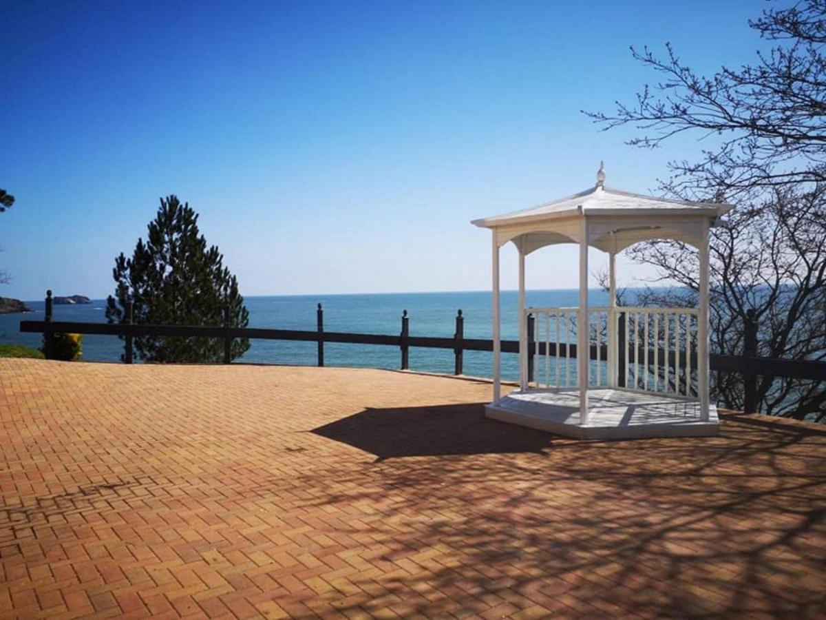 **Sunny And Bright, Thatchers Rock One Bed Beach Front Apartment*** 托基 外观 照片