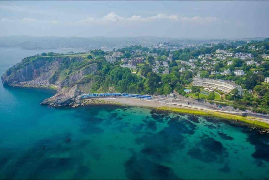 **Sunny And Bright, Thatchers Rock One Bed Beach Front Apartment*** 托基 外观 照片