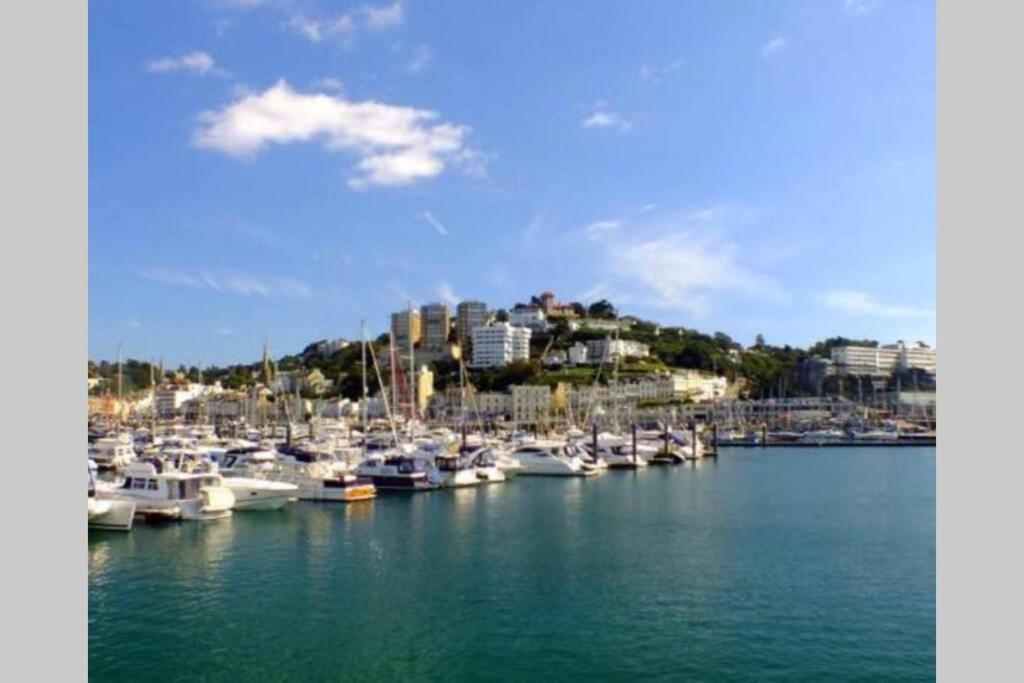 **Sunny And Bright, Thatchers Rock One Bed Beach Front Apartment*** 托基 外观 照片