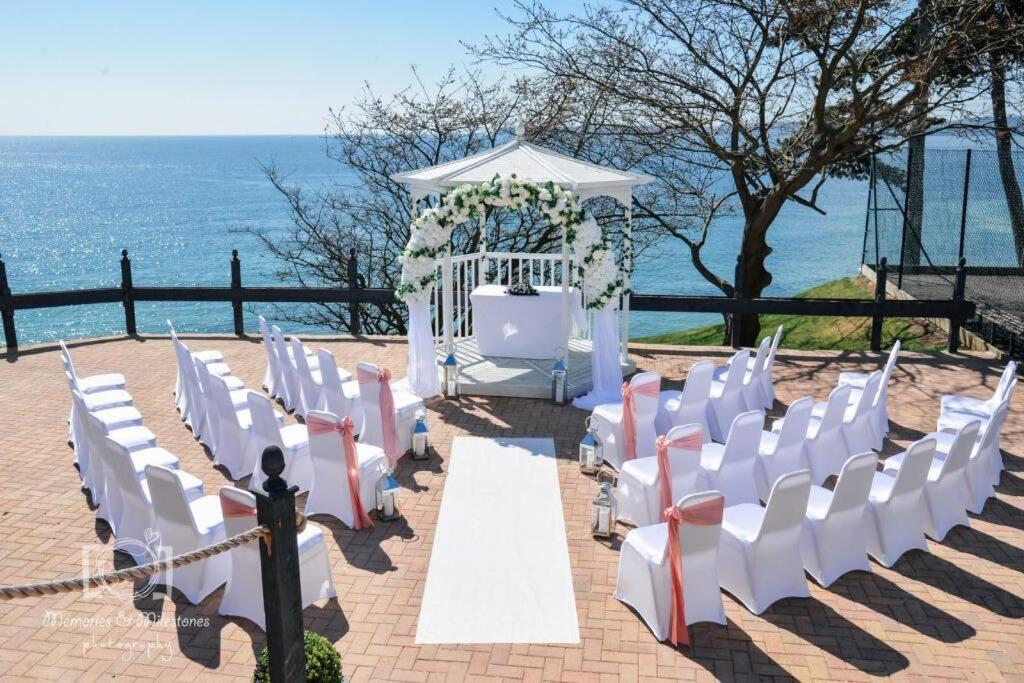 **Sunny And Bright, Thatchers Rock One Bed Beach Front Apartment*** 托基 外观 照片