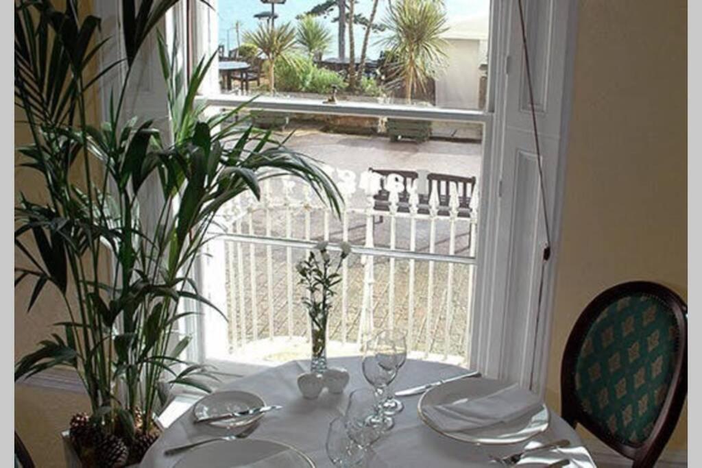**Sunny And Bright, Thatchers Rock One Bed Beach Front Apartment*** 托基 外观 照片