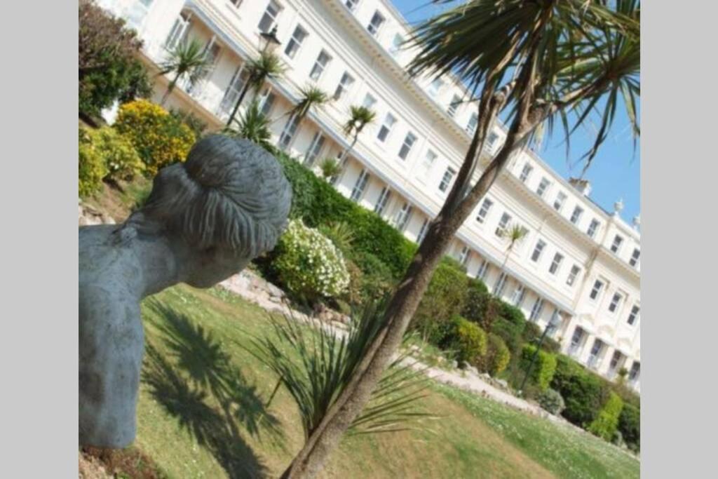 **Sunny And Bright, Thatchers Rock One Bed Beach Front Apartment*** 托基 外观 照片